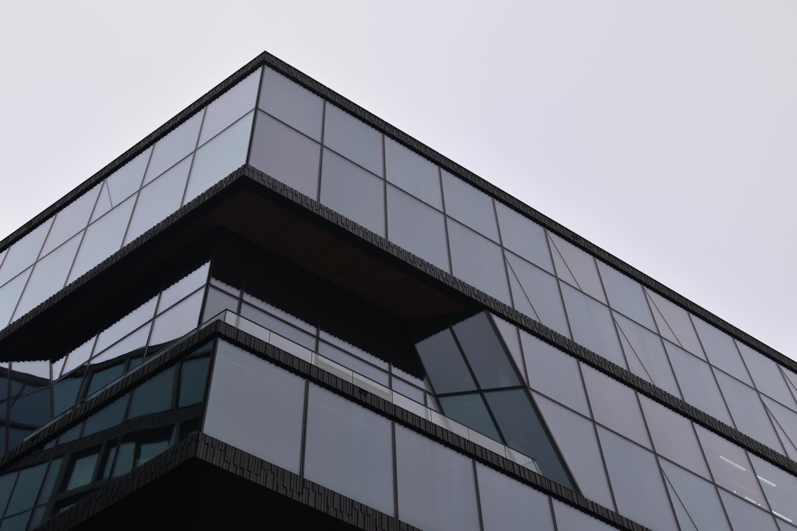 glass-pexels-romain-de-tirtoff-246990934-19862212